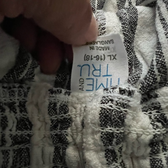 Shorts - Picture 3 of 3